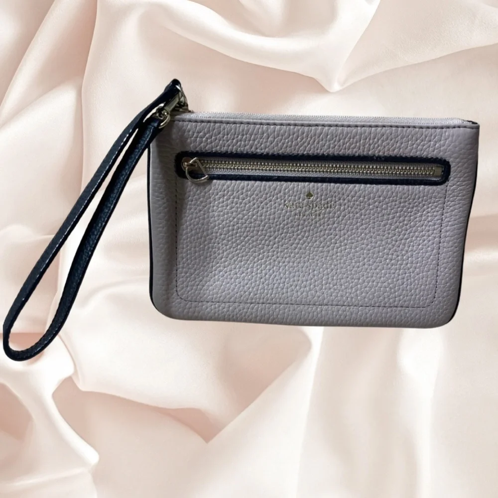 Kate Spade Pebbled Wristlet/Wallet Tinie Chester Street Almond/Black